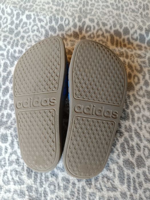 Klapki adidas r. 33