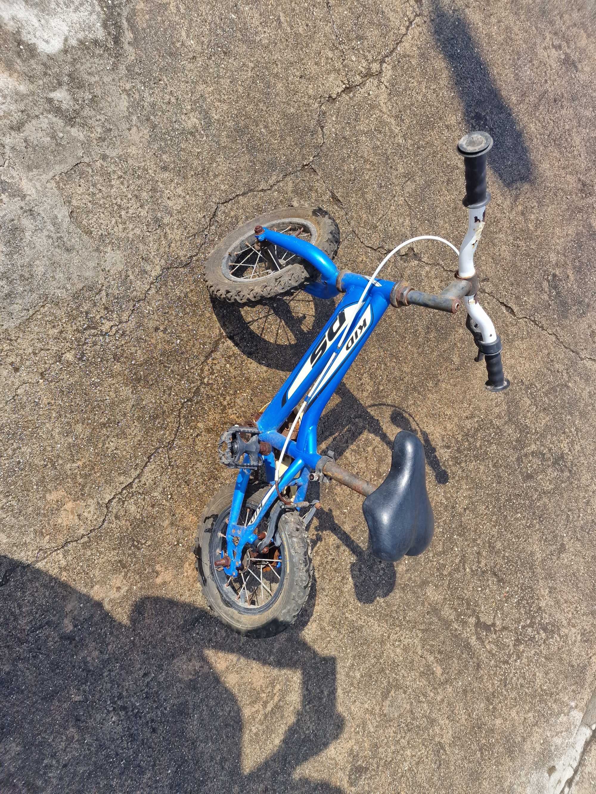 Bicicleta pequena para criança