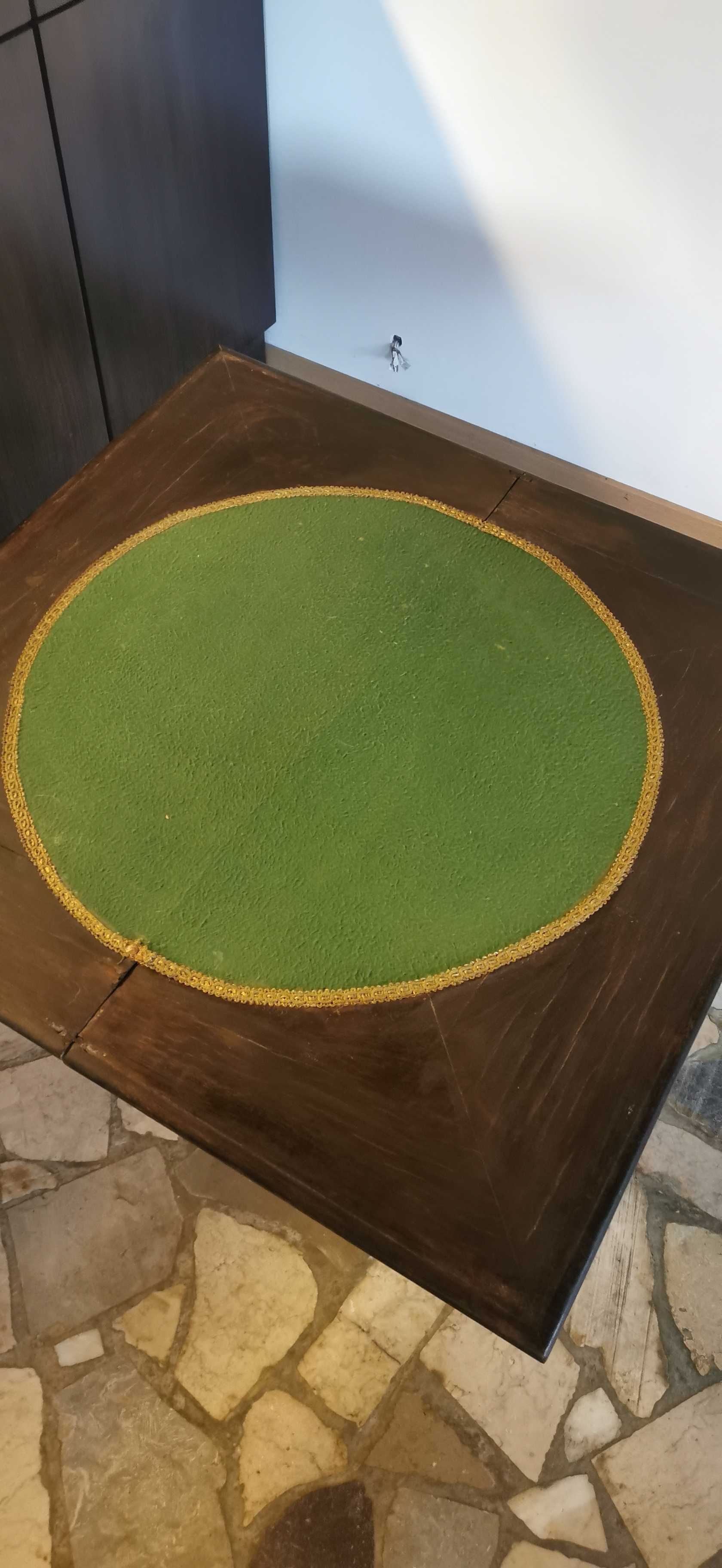 Mesa de jogos antiga