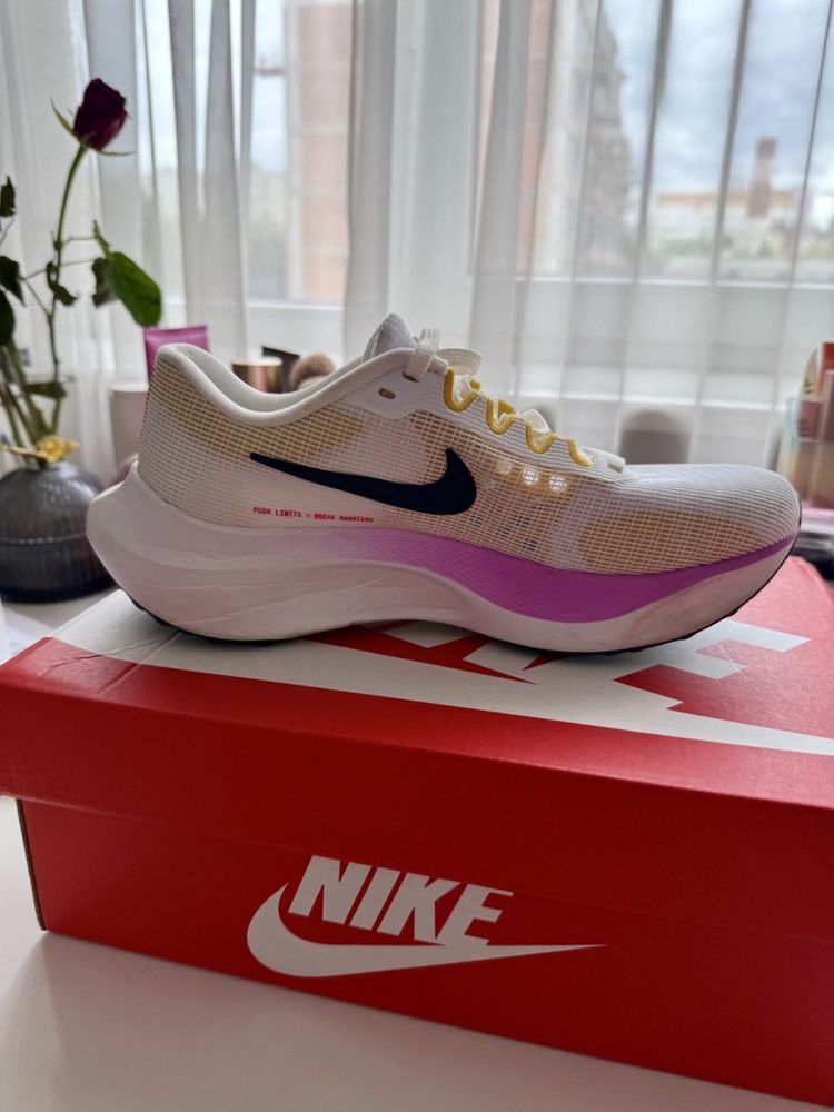 Кросівки жіночі Nike Zoom Fly 5 White DM8974-100