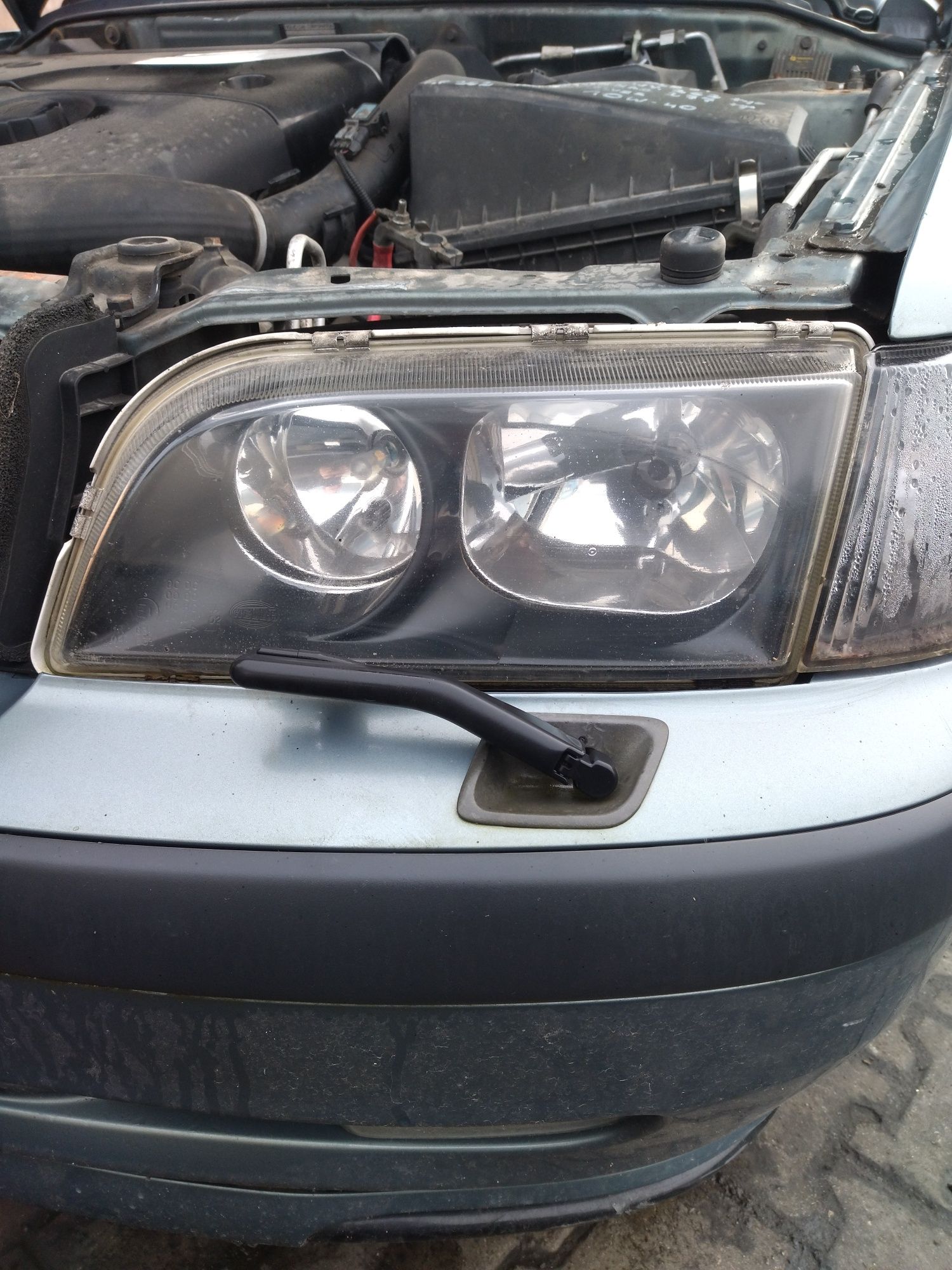 Volvo S40 V40FL Lift Lampa Lewy Przód Hella Czarne