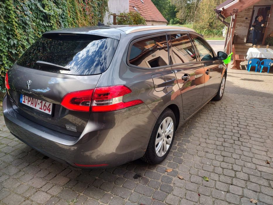 Peugeot 308 bogate wyposażenie orginalny przebieg kamera cofania