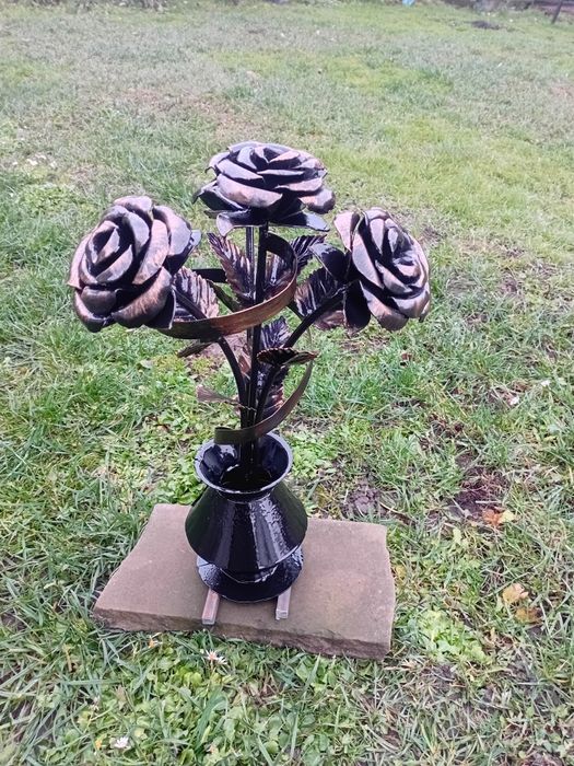 Ковані троянди квіти