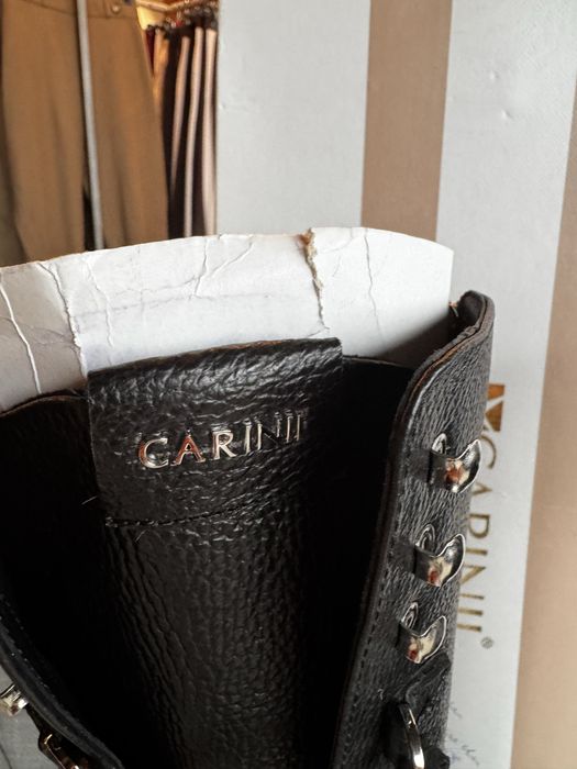 Buty typu glany carinii