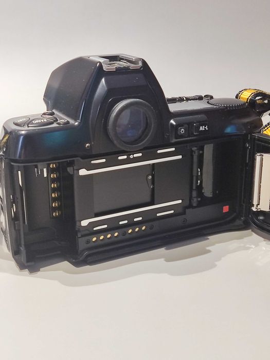 Nikon N8008S (F-801S) - Câmara Analógica - reservada