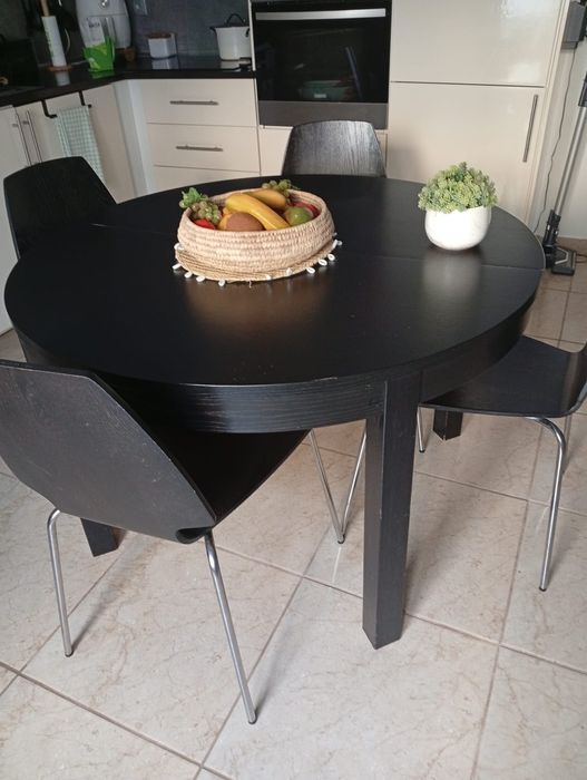 Mesa e 4 cadeiras