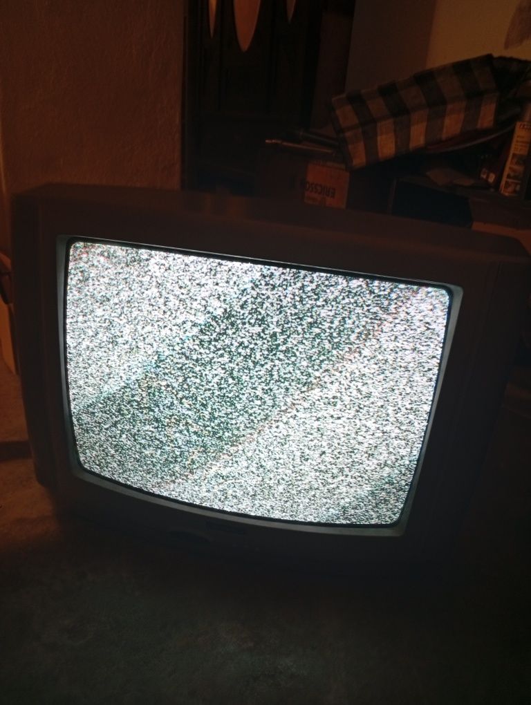 Vendo televisão Crown