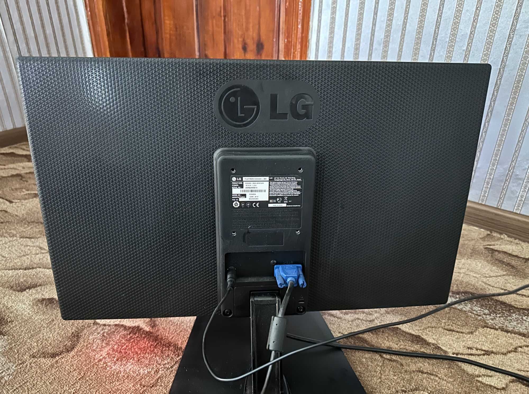 Продам монітор для комп'ютера LG-E2242C-BN