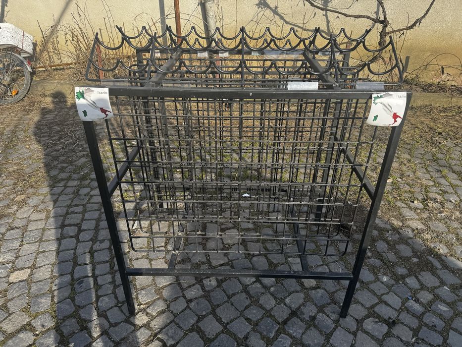 Винна желізна полка