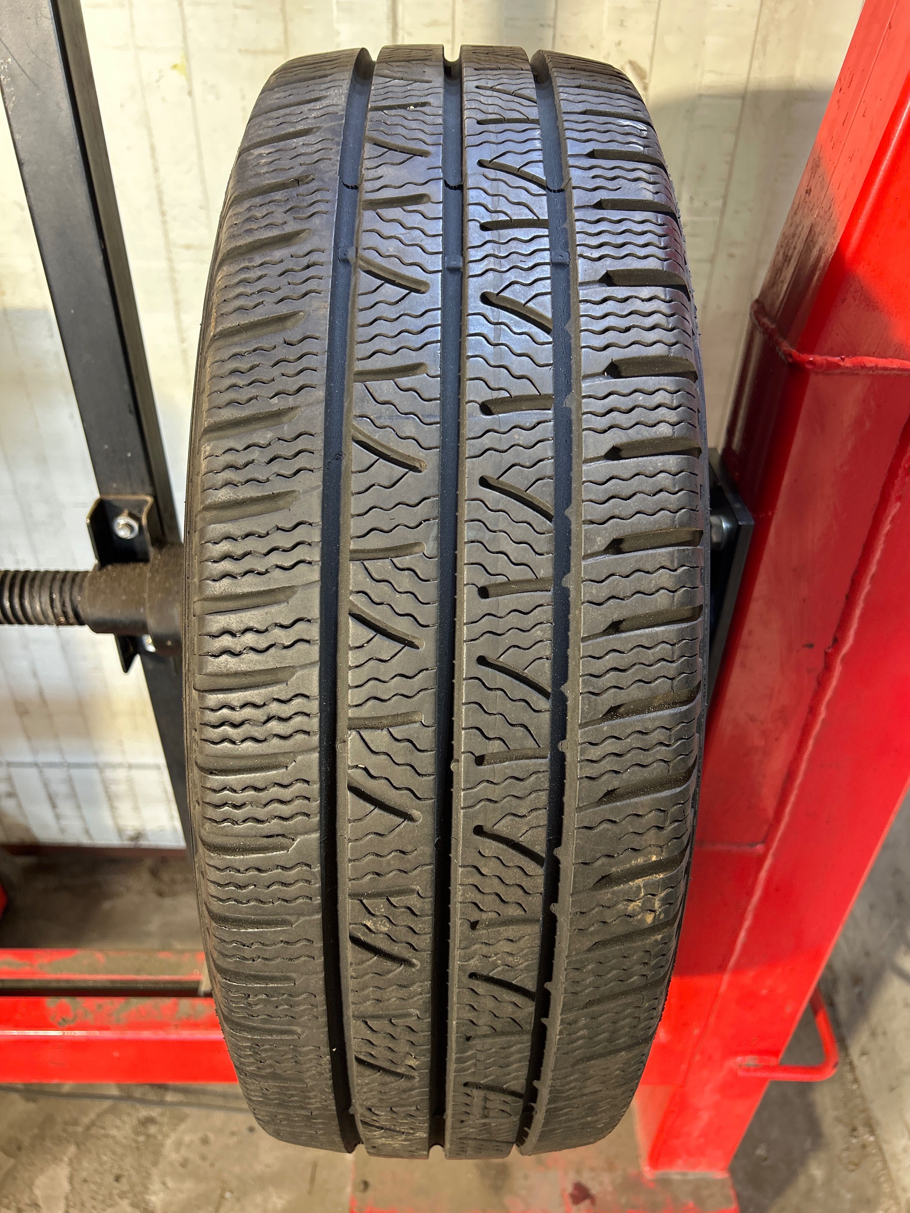 Pirelli Carrier Winter 215/65/16c 109/107R