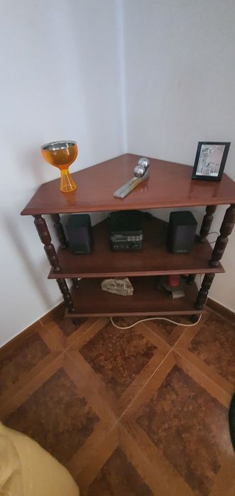 Vendo móvel de canto antigo. .