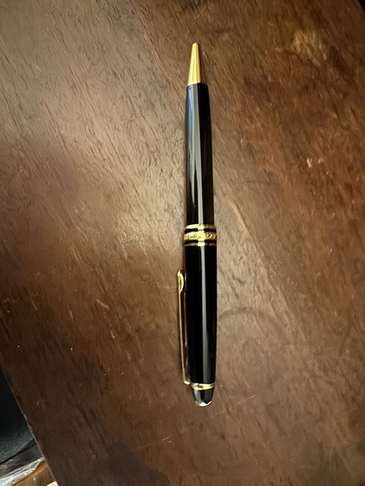 Caneta montblanc em estado impecavel sem riscos. A caixa nao tenho.