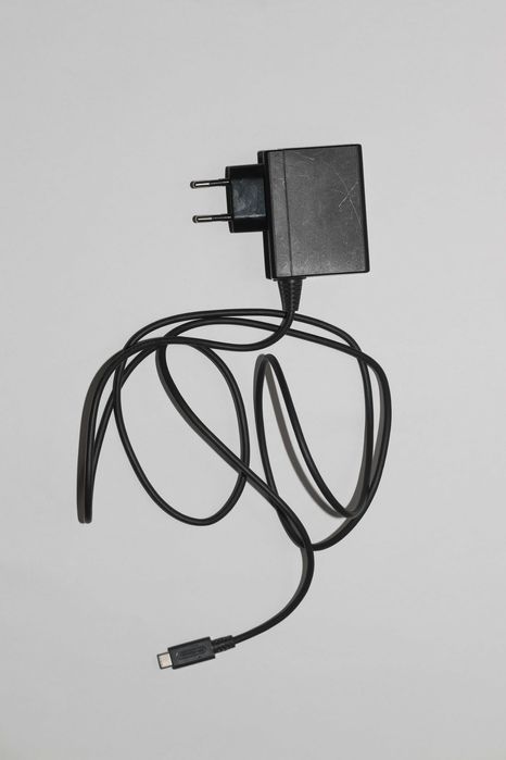 Nintendo Switch (+ Zelda + Mario Kart 8) com acessórios