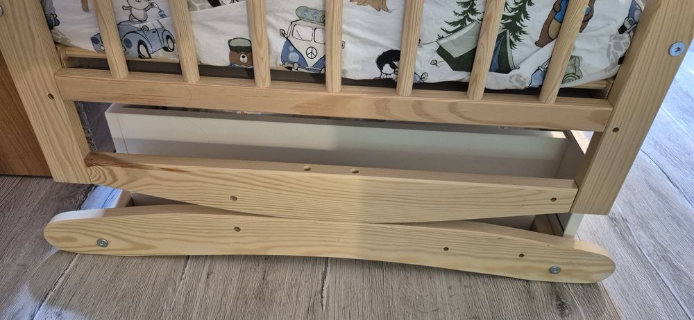 Łóżeczko z funkcją bujania