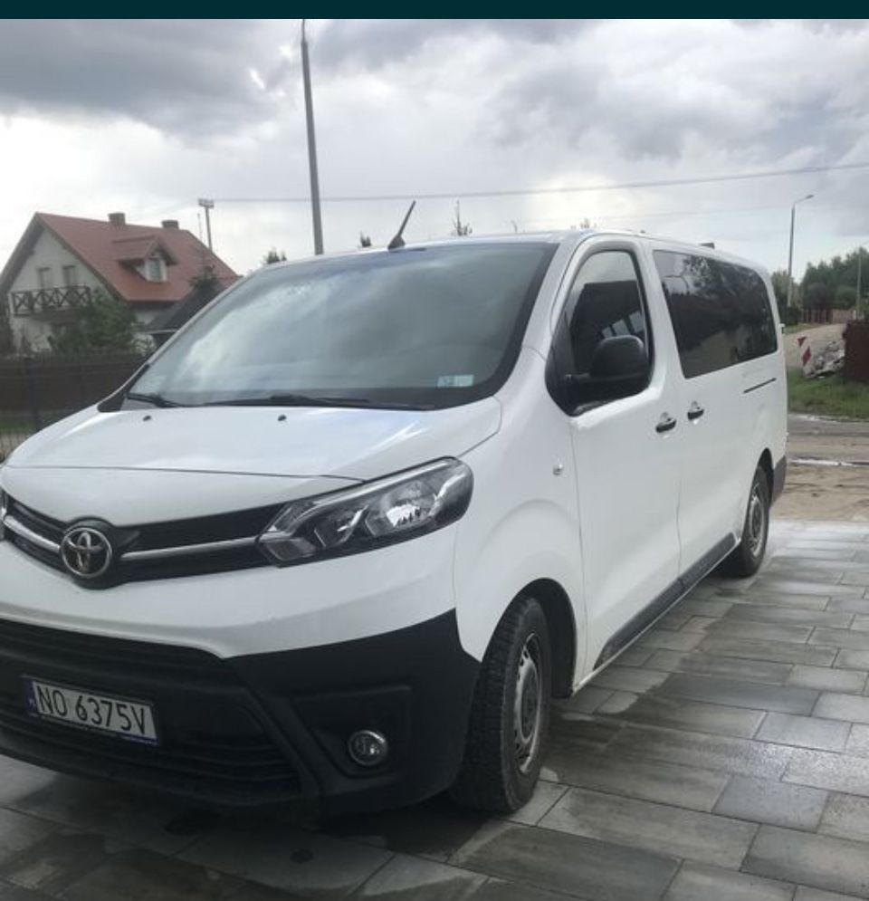 Przwóz osób 7 osob plus kierowca (podwyższony komfort)