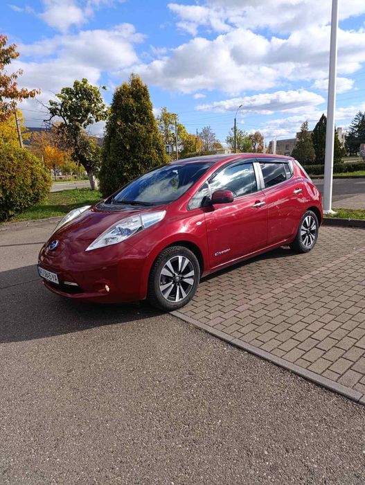 Продам машину Ніссан ліф 2016