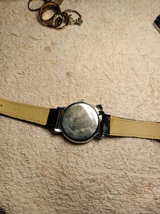 Sprzedam zegarek dziecięcy  z paskiem oryginalnym