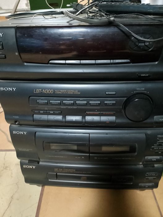 Wieża Sony z głośnikami