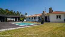 Moradia V4 com piscina e jardim à venda em Santa Maria da Feira