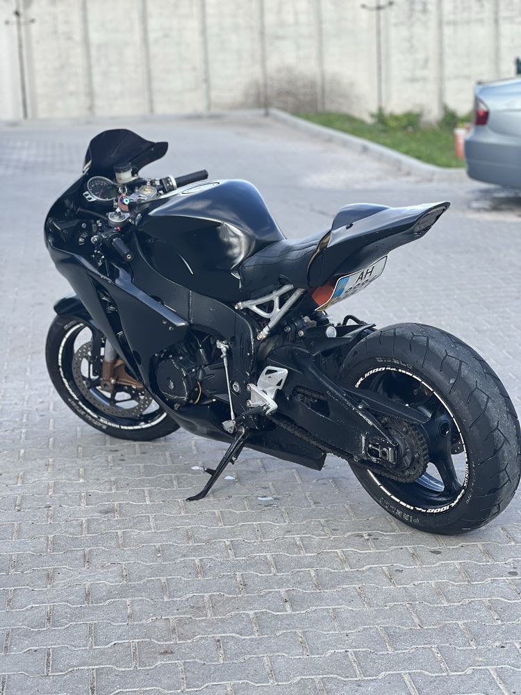 Honda cbr 1000rr fireblade
