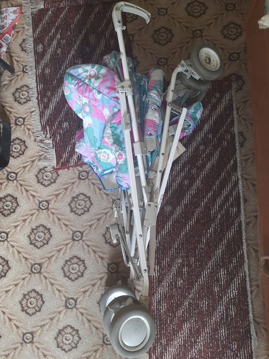 Продаю коляску детскую. Складную.