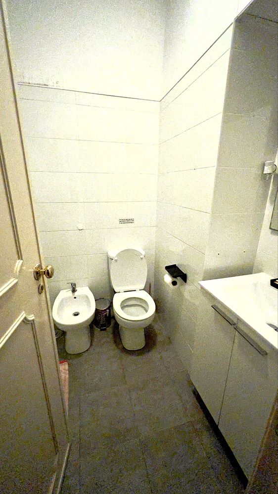 Quarto para Senhoras em Apartamento T4 (merces)