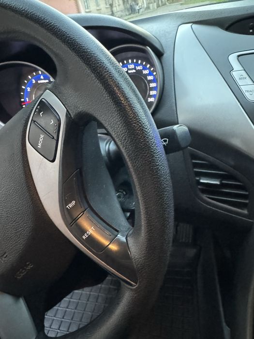 Продам офіційну хундай елантру 2013 року автомат