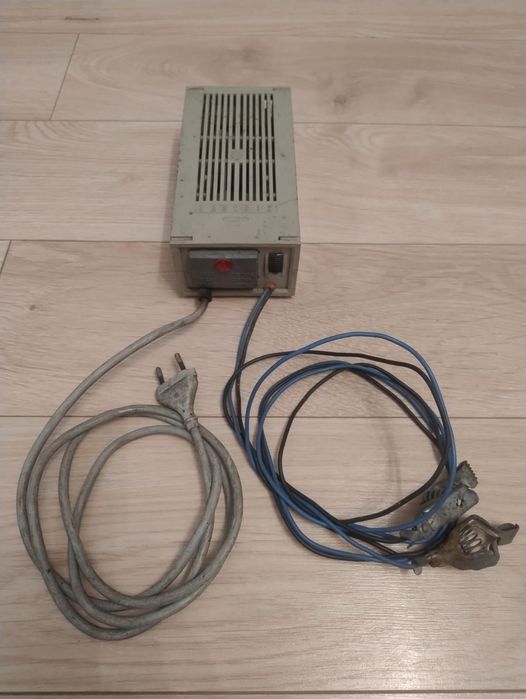 Prostownik Samochodowy Ladefix typ GL-E12-6/2.50u PRL DDR