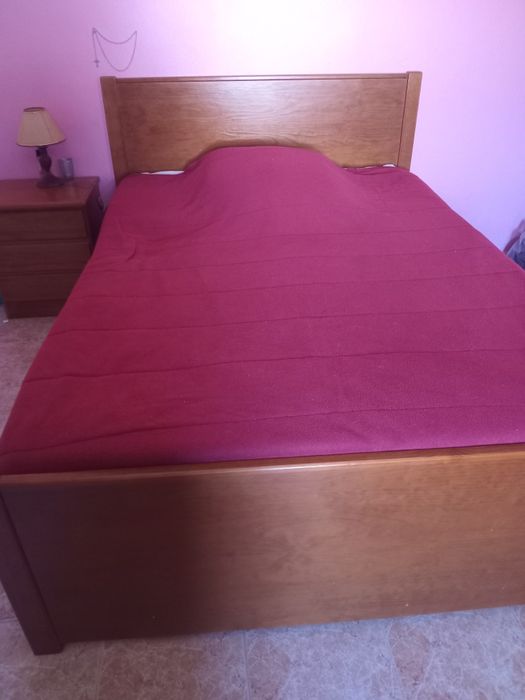 Cama de Casal em madeira