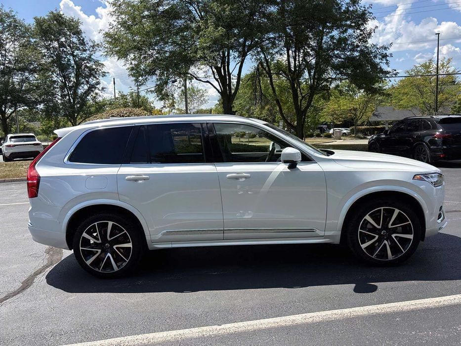 Volvo XC90      2023