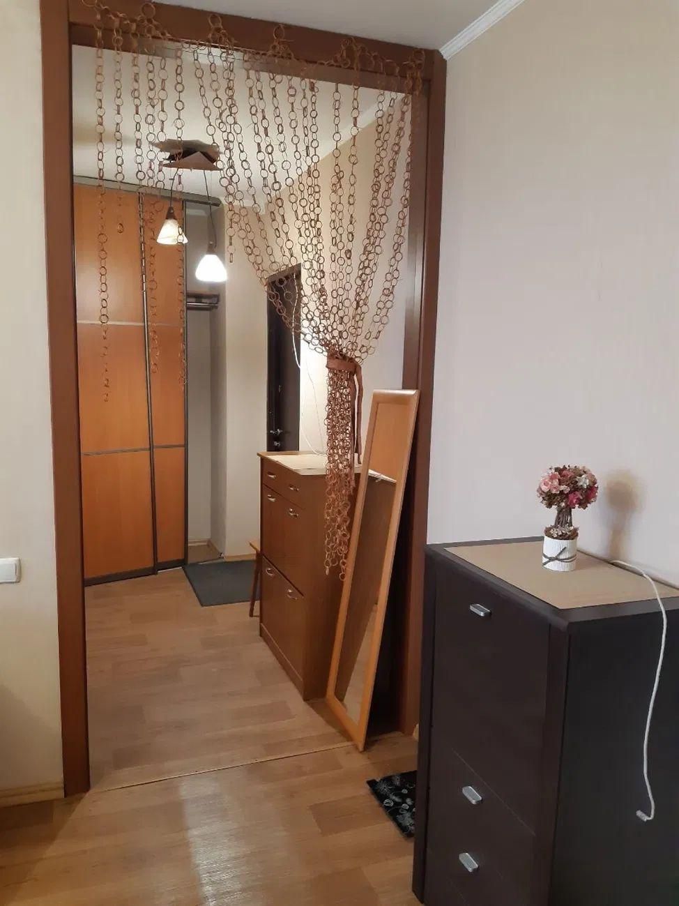 Продам 1-но кімнатну чешку з ремонтом, 7хв. до метро