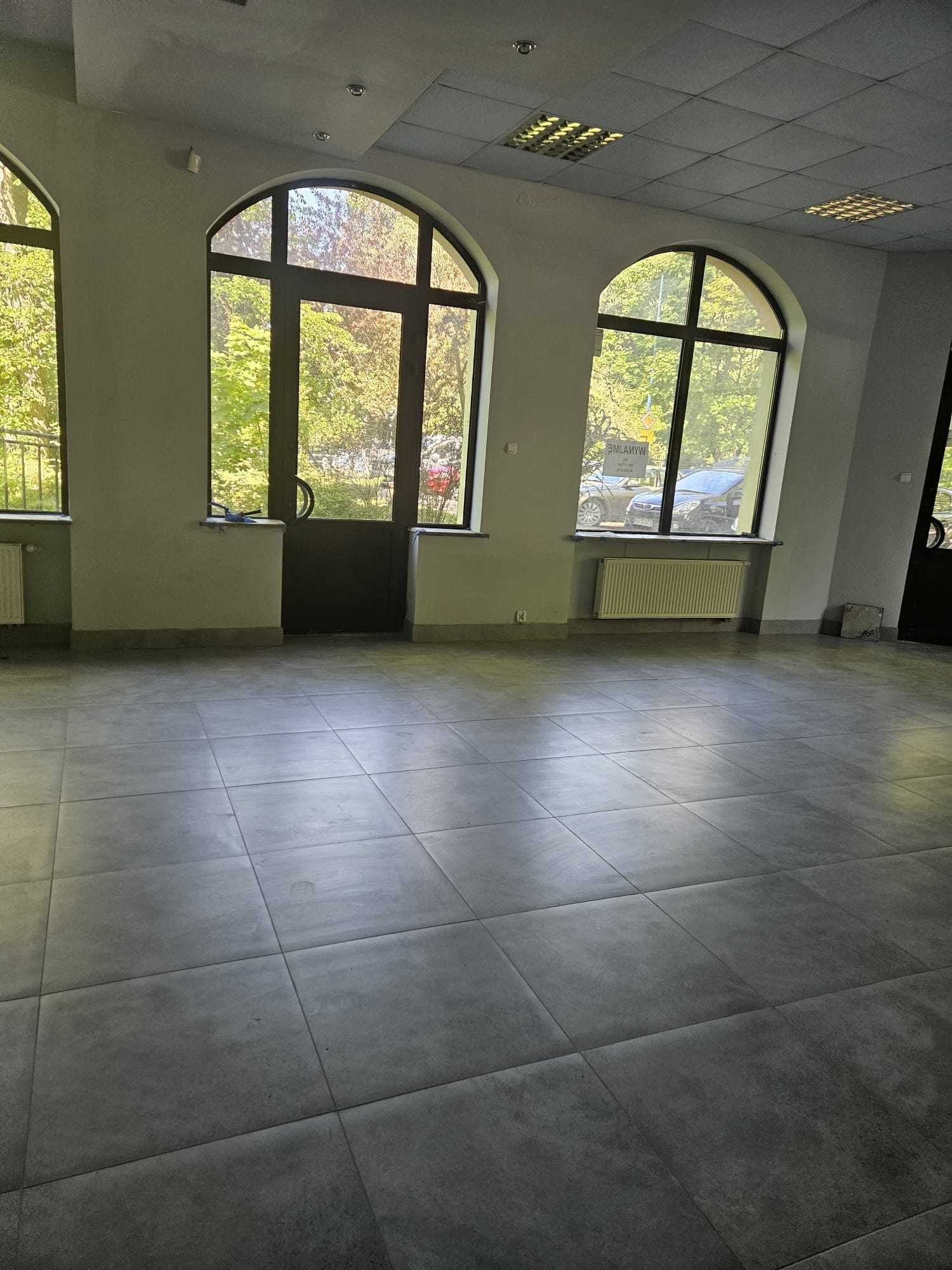 wynajmę lokal usługowy  71,5 m2 - centrum Skierniewic
