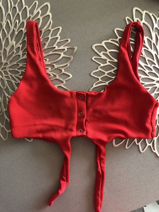 Ліф червоний у рубчик з завязками на кнопках М