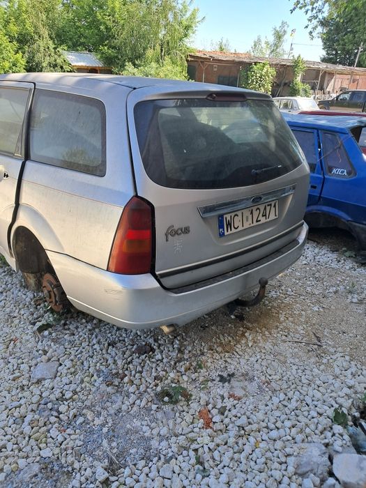 Двері,підрамник,салон,стойка бампер,зеркало цапфазапчастини форд фокус