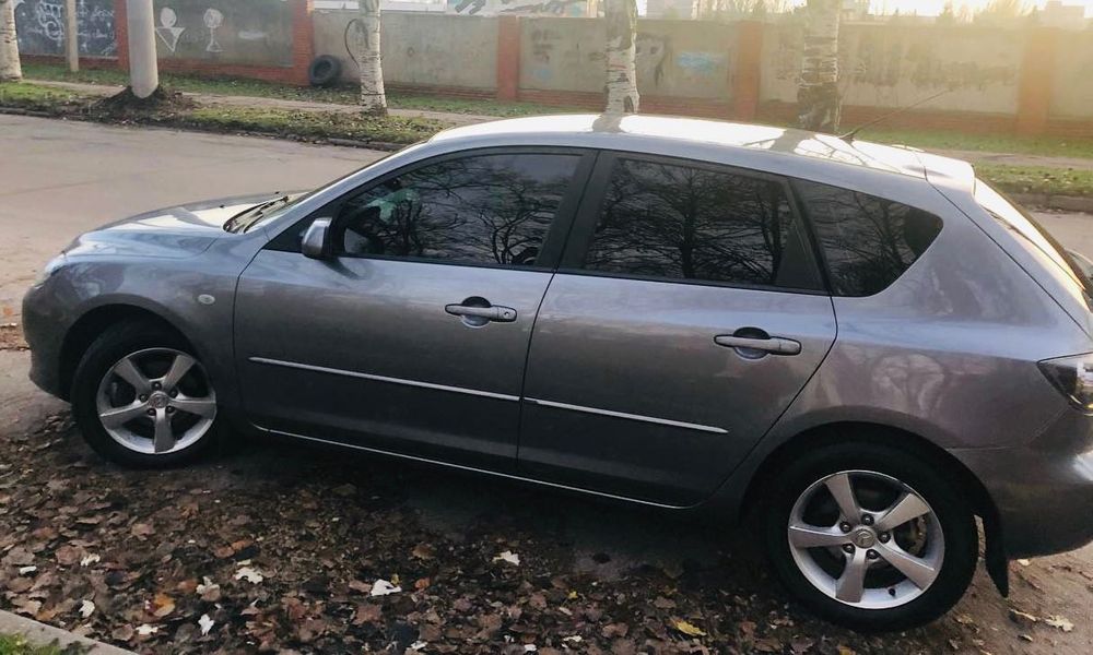 Продам автомобіль Мазда 3