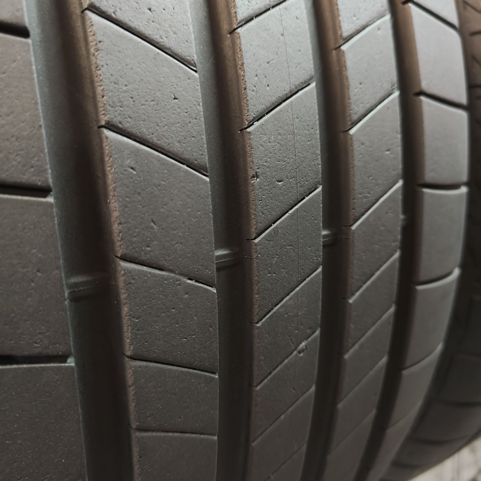 255/40/21 XL Sprzedam parę opon letnich Bridgestone