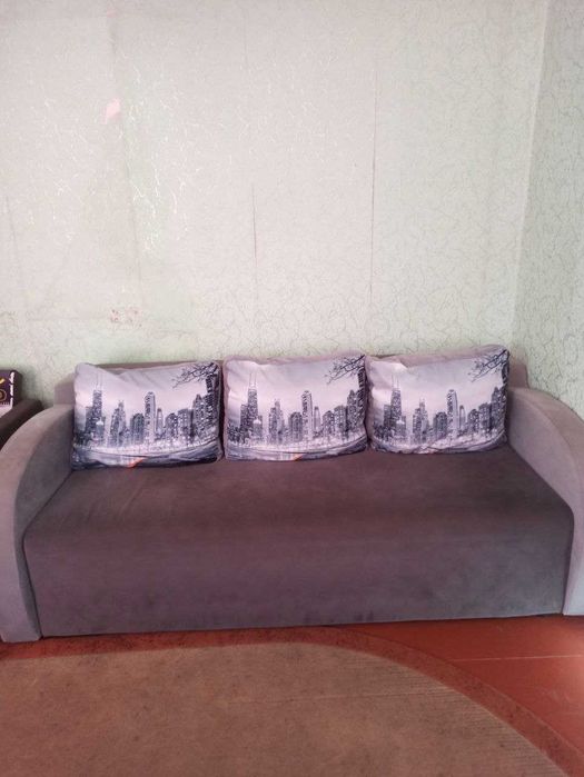 Меблі, холодильник, техніка