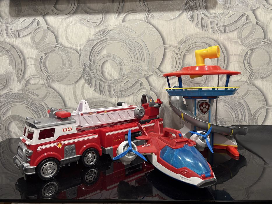 Пожежна машина, база та вертоліт щенячий патруль