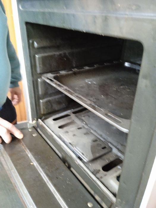 Газова плита з духовкрю