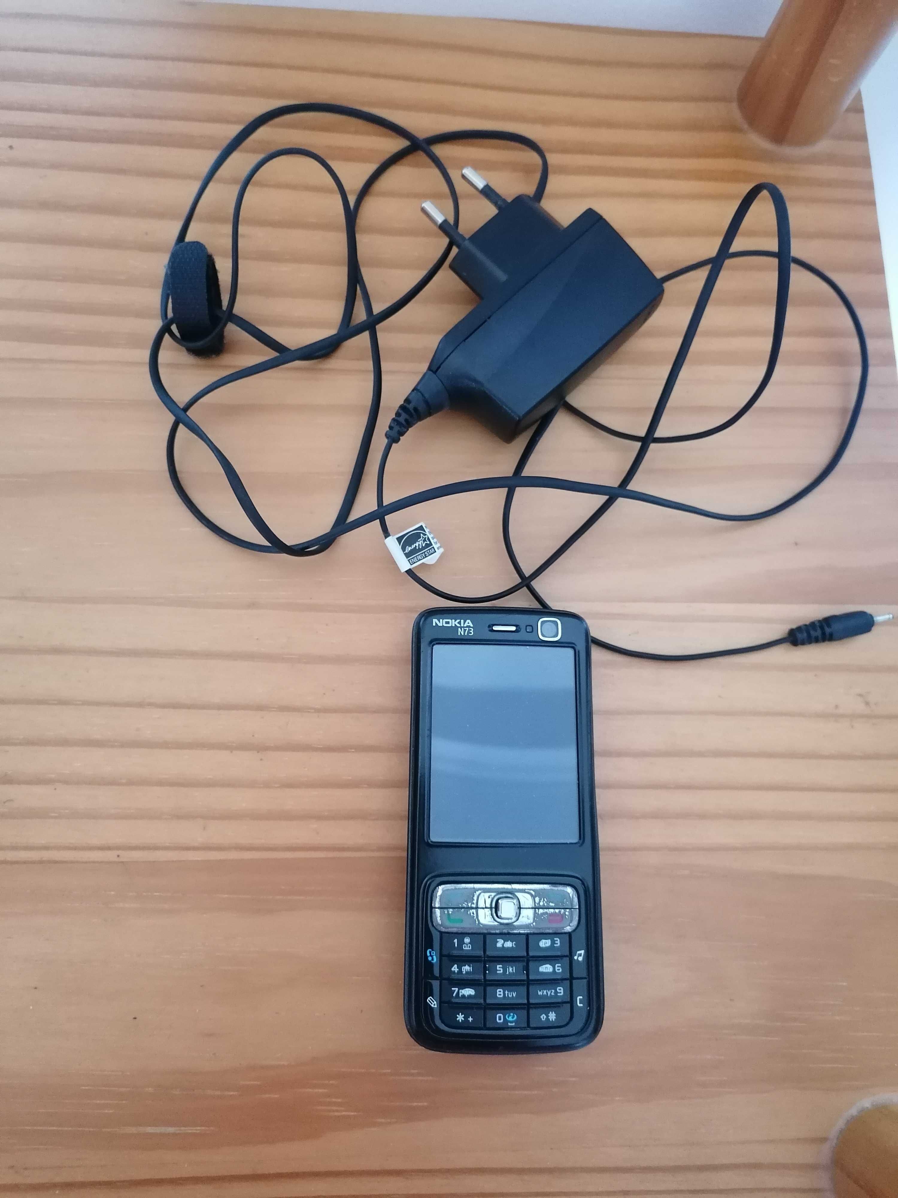 4 telemóveis + 1 MP3 + 1 MP4