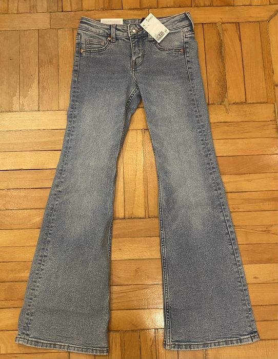 Нові джинси кльош від H&M з біркою