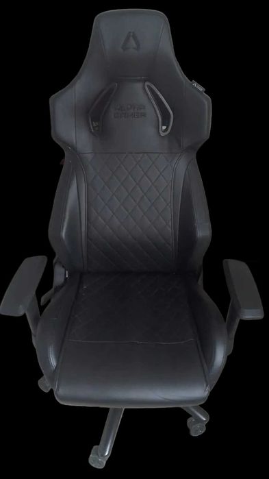 Cadeira gaming Alpha Gamer preta – confortável e em perfeito estado