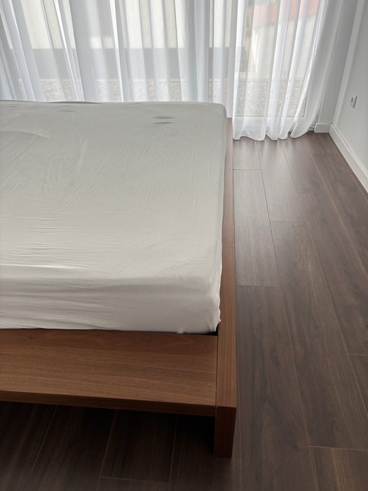 Sommier c/ colchão visco elástico cama Limo Walnut BoConcept Queenbed