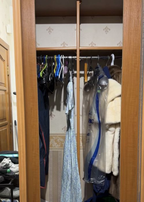 Гардеробна шафа купе