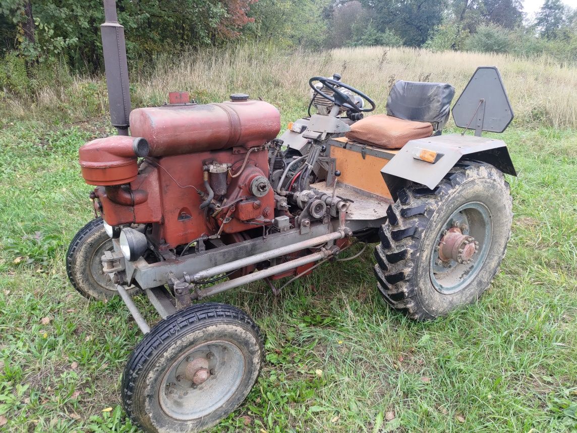 Ciągnik S320 S18 SAM z podnośnikiem i sprężarką