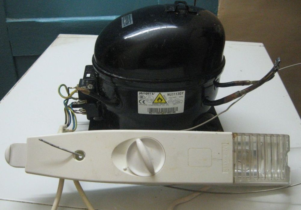 Продам компрессор та блок термостата холодильника Zanussi ZRB634W б/у