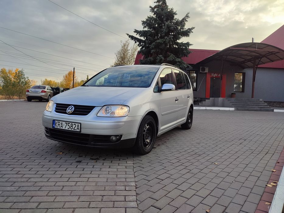Срочно продам VOLKSWAGEN Touran