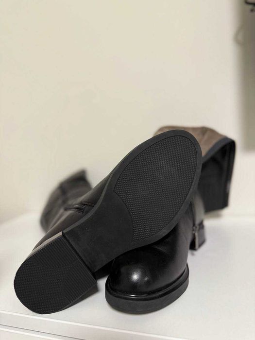 Жіночі зимові чобітки шкіряні чорні