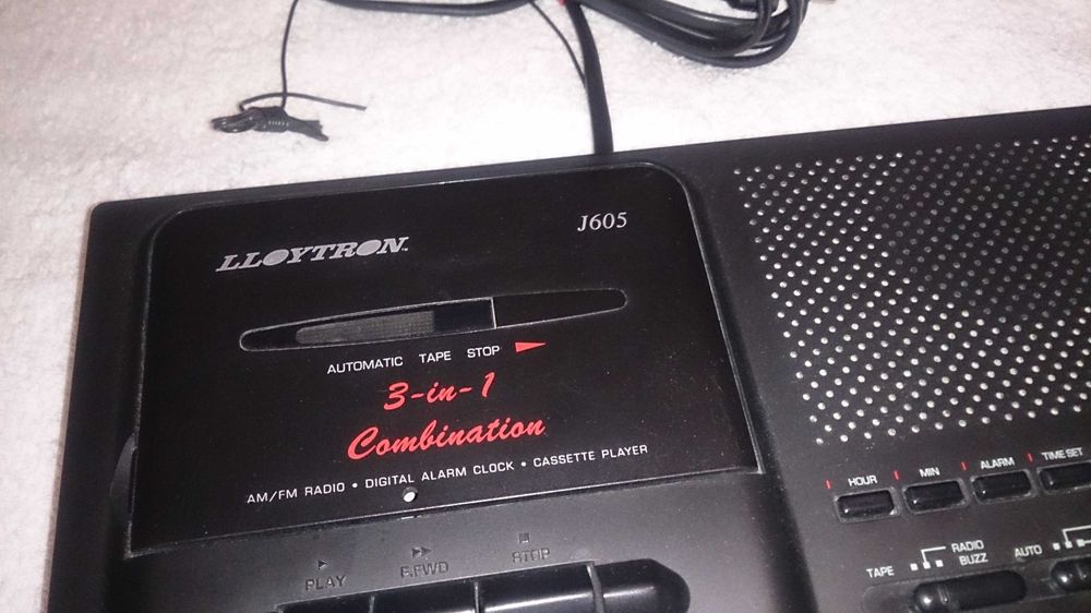 rádio despertador digital (lloytron j605)