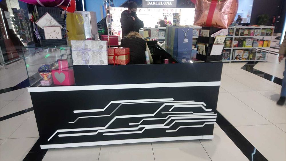 Продам діючий бізнес острівець "упаковка подарунків/гелієві кульки"